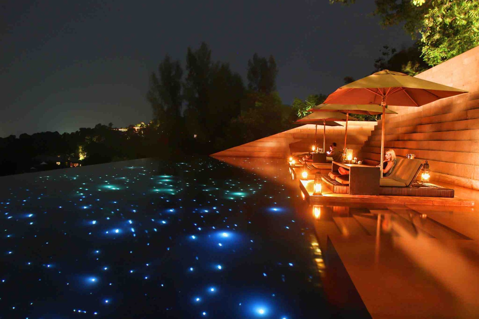 Proyecto de fibra óptica para piscina Aqua Colors, imagen 2